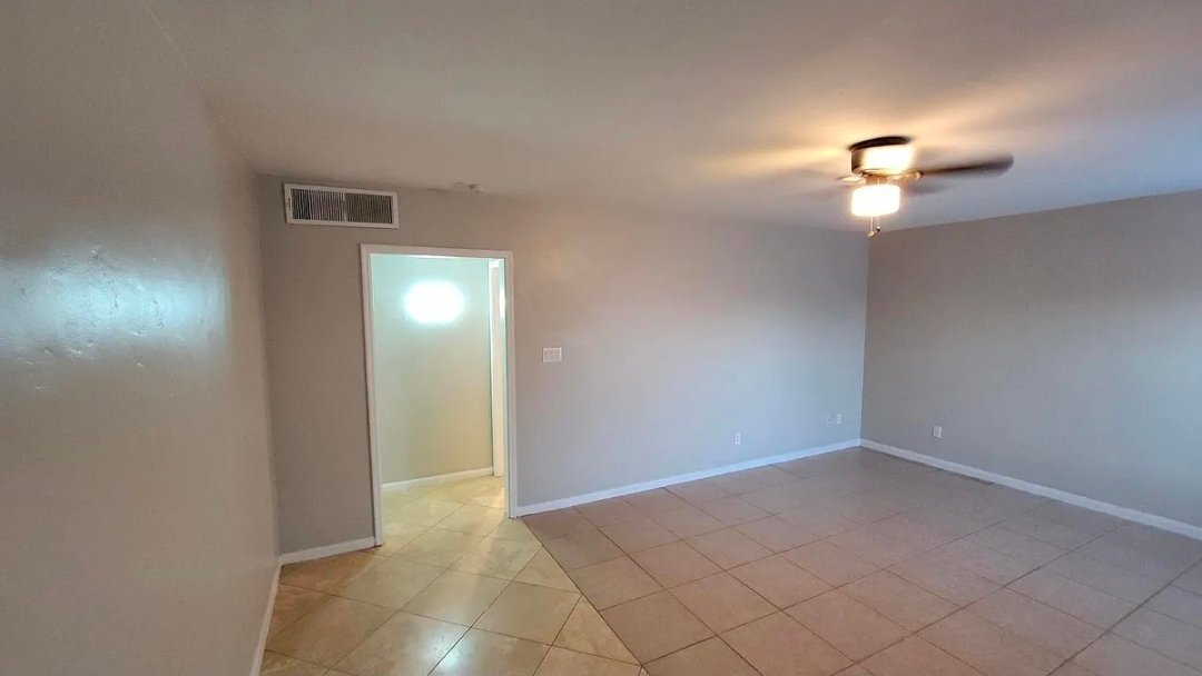 Building Photo - 730 E 1st St