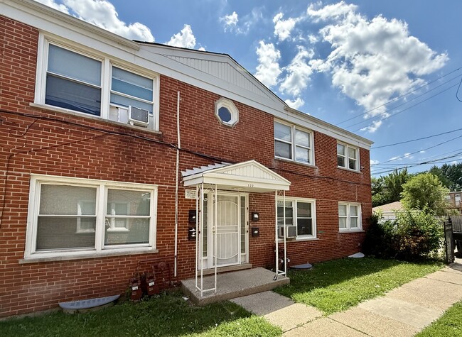 Primary Photo - 122 N Menard Ave