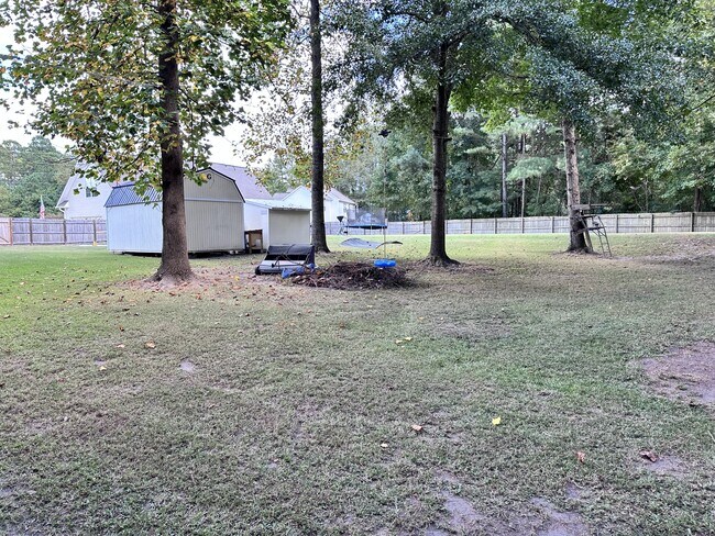 Building Photo - 304 Chisholm Trail