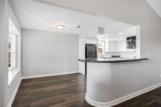 Building Photo - Welcome to this fully remodeled 4/2/2 brick home near Lake Conroe! With new AC/heat, roof, water ...