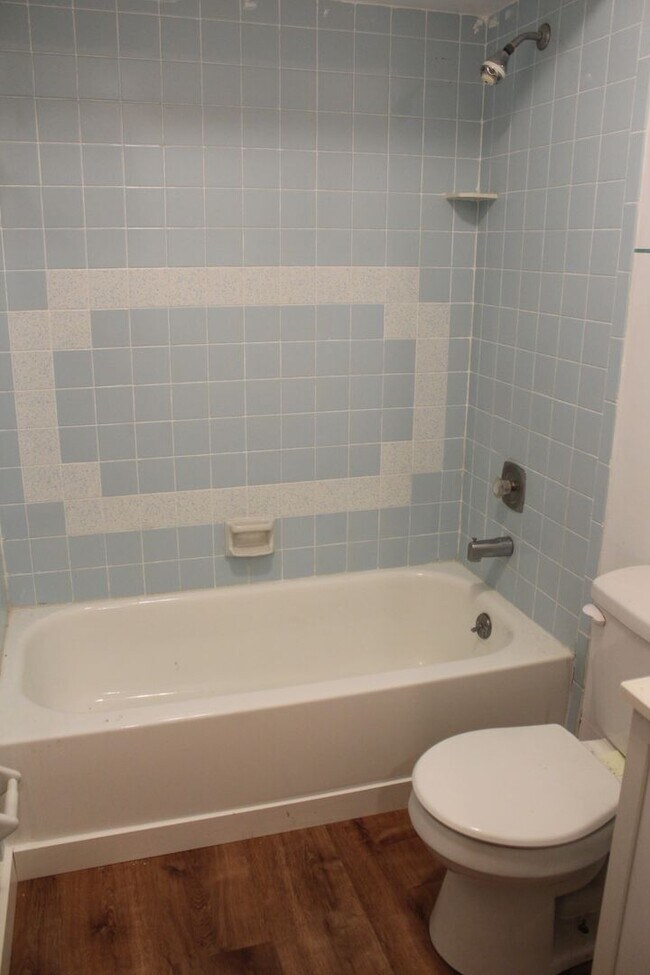 Building Photo - 2 bedroom 2 bath