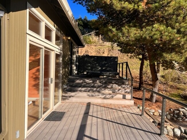 Building Photo - STUNNING VIEWS from this 3 bedroom, 2 bath home | Available February