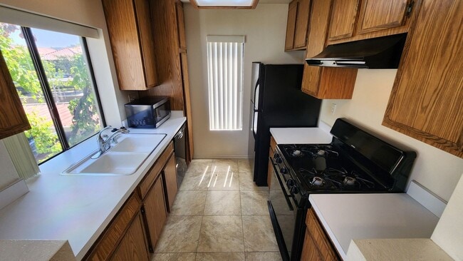 Building Photo - Mira Mesa Upstairs 1-Br + Covered Parking Space