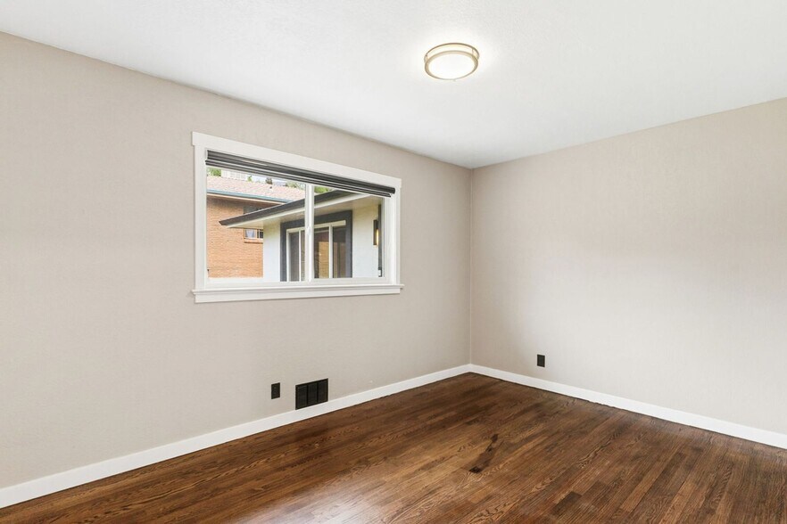 Building Photo - 405 Wilhelmia Ave