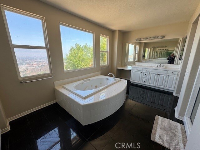 Building Photo - 16034 Skyridge Dr
