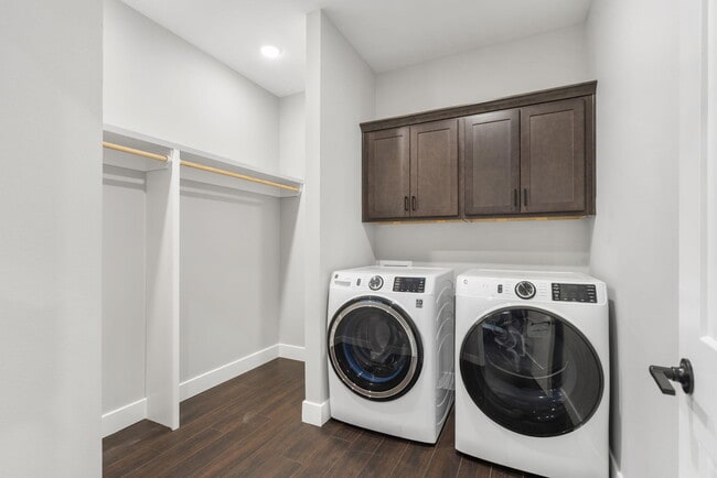 Building Photo - 5955 S Farm Rd 163