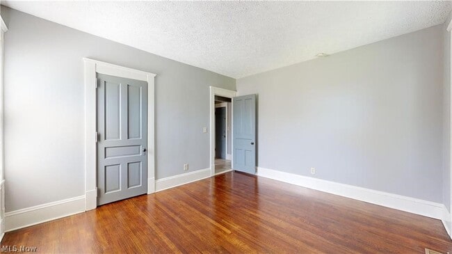 Building Photo - 31 E Case Dr