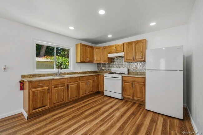 Building Photo - 457 1st St