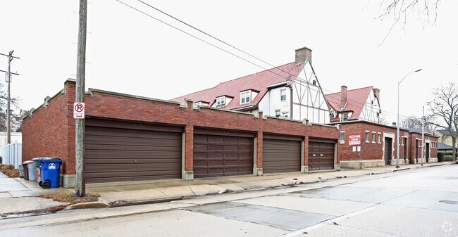 Building Photo - Bull Manor Apartments