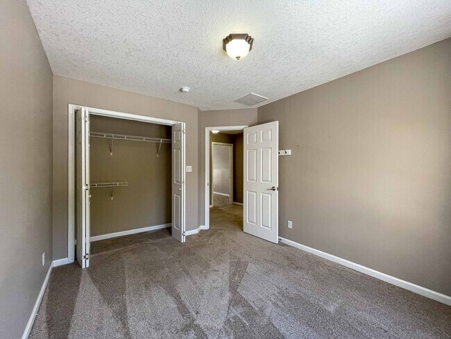 Building Photo - Spacious Four-Bedroom in Candler