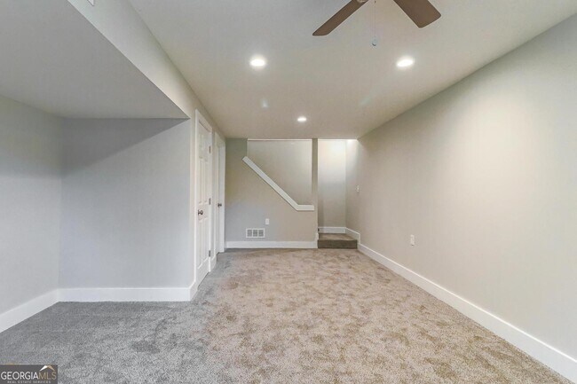 Building Photo - 99 Woodvalley Dr
