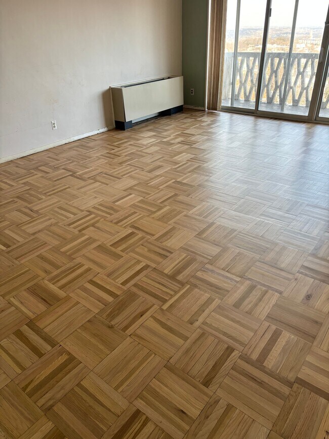 Building Photo - 2000 Linwood Ave