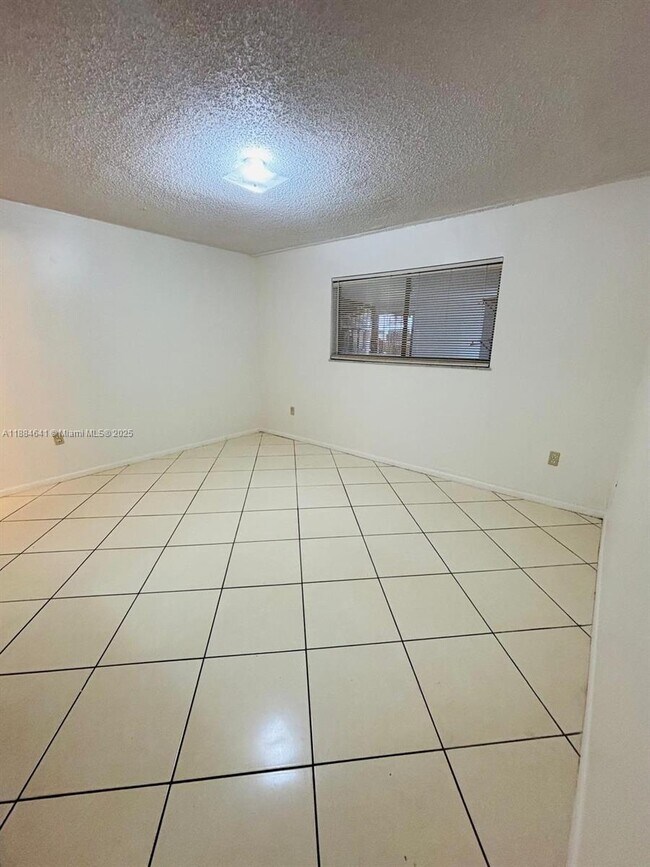 Building Photo - 1331 W 51st Pl