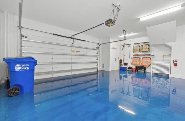 Building Photo - 1367 N Ocean Blvd