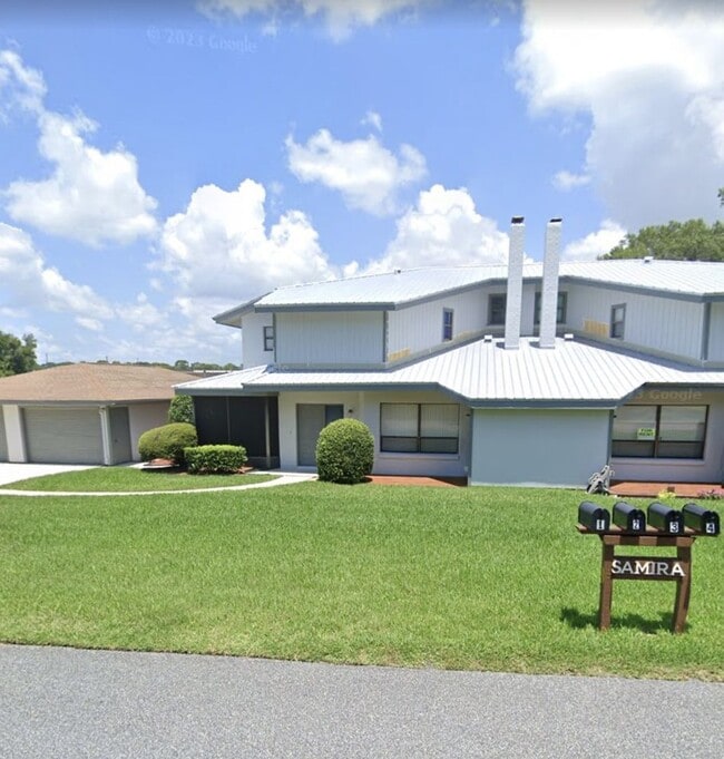 Building Photo - Updated 2BR/2.5BA Townhome w/ Office + Gar...