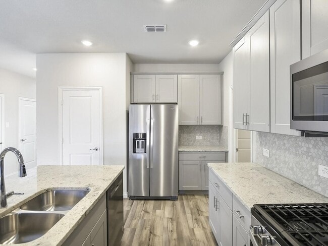 Building Photo - 208 Goosewood Dr