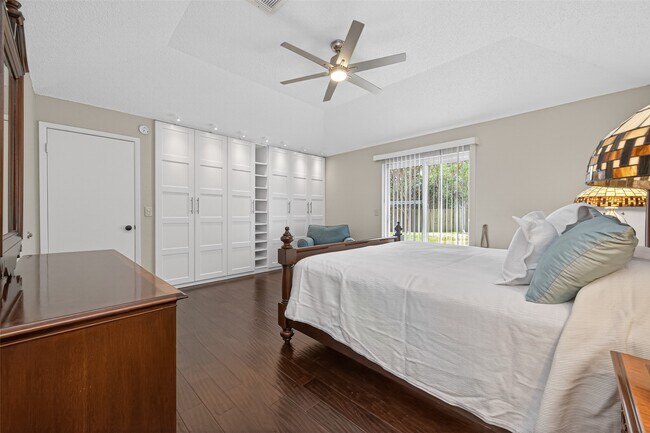 Building Photo - 35 Sheep Meadow Pl