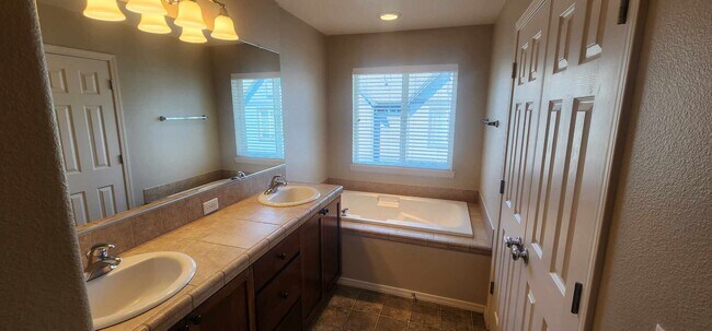 Building Photo - 1115 SE Alika Ave