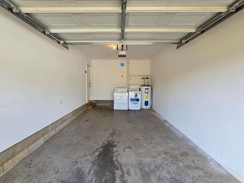 Building Photo - 273 A Executive Ave, Clarksville, TN 37042