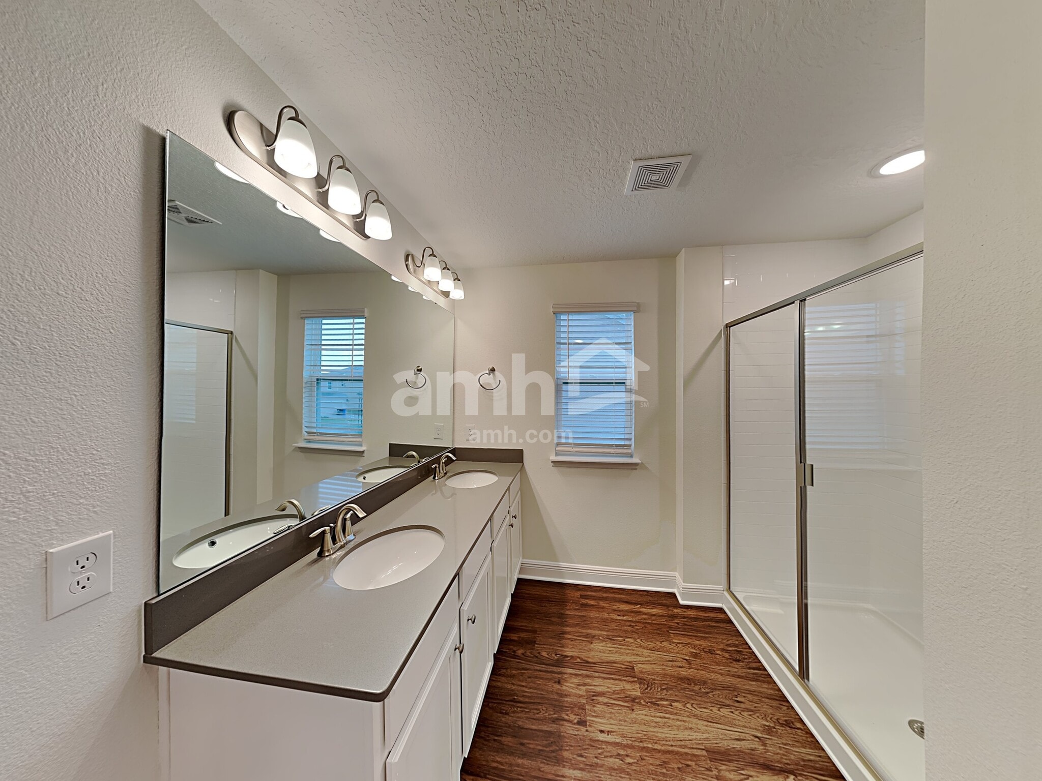 Building Photo - 1148 Sky Lks Dr