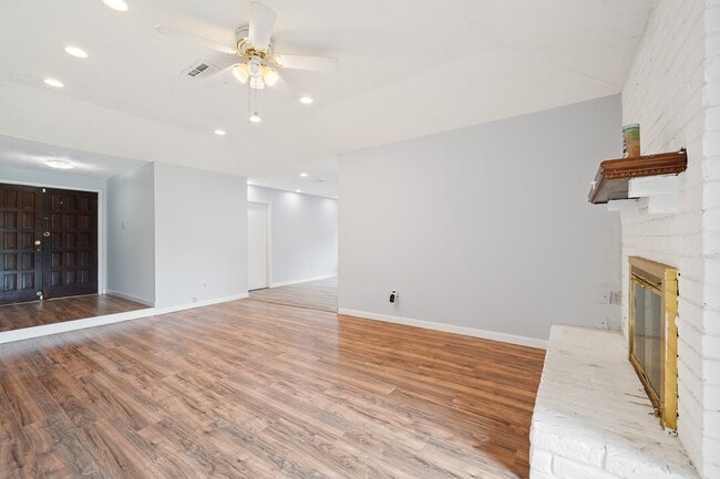 Building Photo - 13910 New Village Ln