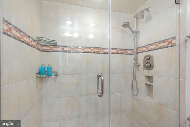 Building Photo - 900 N Stafford St