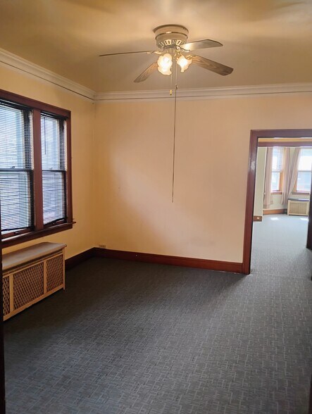 Building Photo - 6727 S Maplewood Ave
