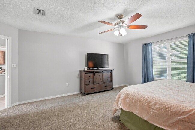 Building Photo - "Charming Pet Friendly 4-Bed Oasis in South Crestview with $500.00 Off First Full Months Rent!"