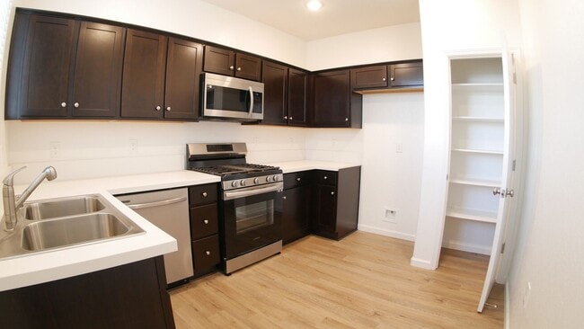 Building Photo - 1012 Buena Vis Ln