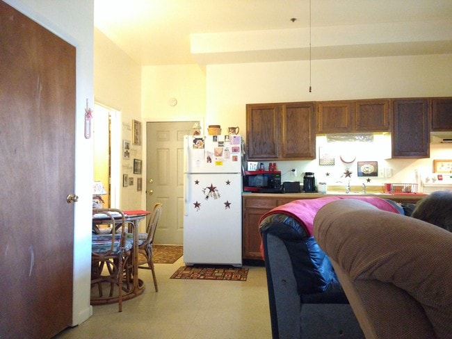 Building Photo - 1557 Main St