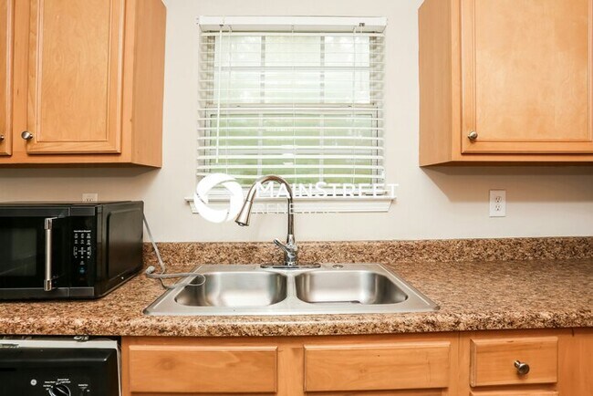 Building Photo - 3 Bedroom Pet-Friendly Home in Atlanta, GA with Main Street Renewal