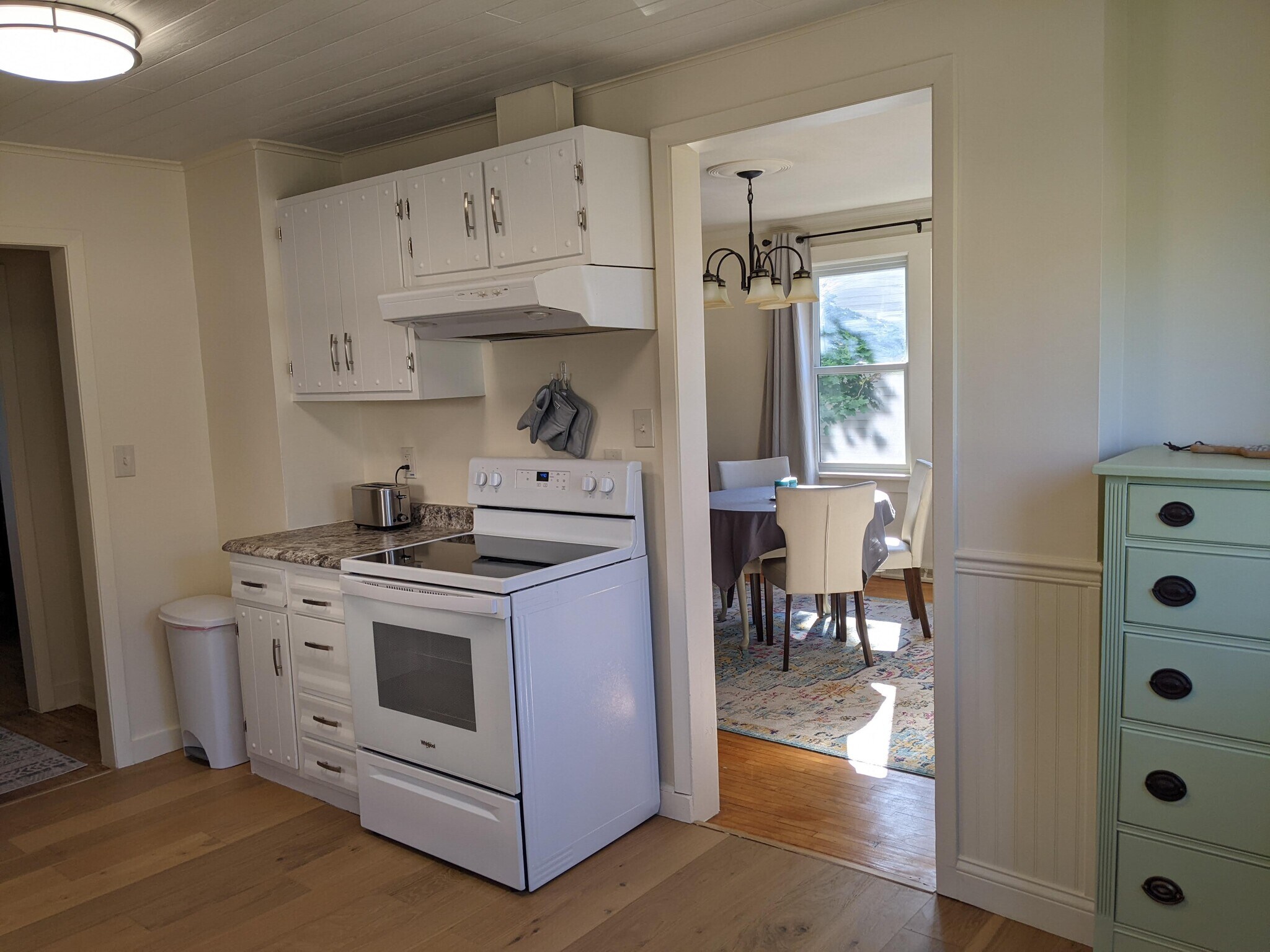 New range in the kitchen - 4419 Cooke St