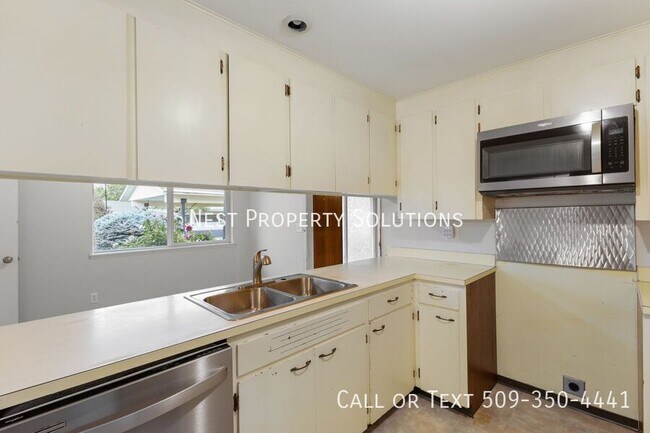 Building Photo - 603 N Crestview Dr