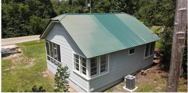 Building Photo - 16063 SE Janet St