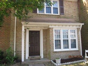 Building Photo - Charming 3-Bedroom, 2.5-Bath Townhouse