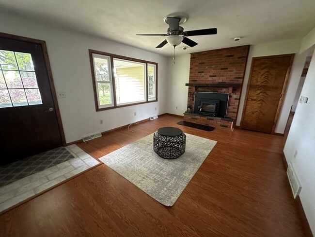 Building Photo - 2 Bedroom Ranch Home in Summit Township