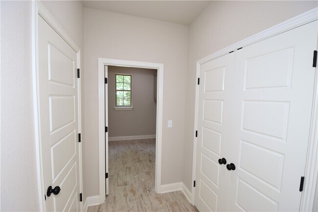 Building Photo - 21 Kirkcudbright Ln