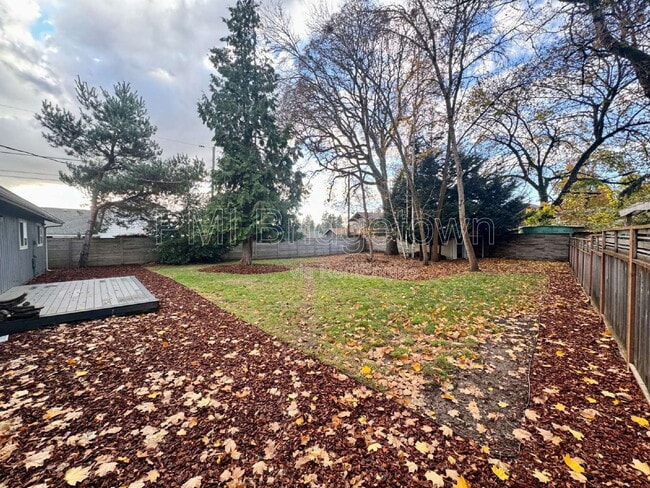 Building Photo - 435 SW Devon Ln