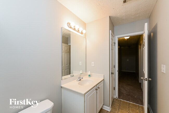 Building Photo - 1715 W Taylor Ave