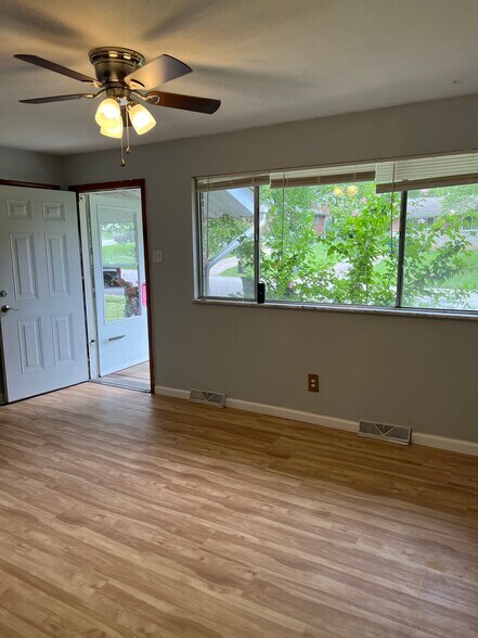 Living Room - 1112 Chargene