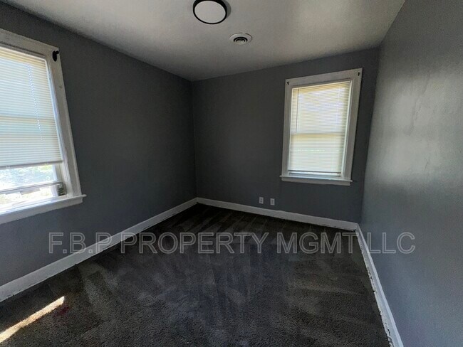 Building Photo - 5049 Coplin St