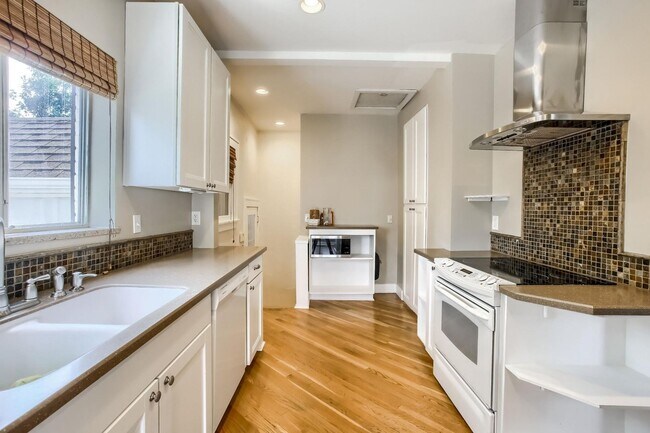 Building Photo - 3 Bedroom single family home in Denver