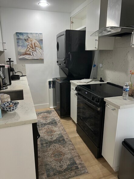 Brand new kitchen with new stove, washer/dryer, stove, dishwasher and refrigerator - 3512 Pacific Ave