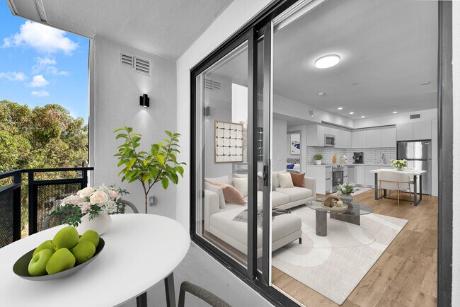 Building Photo - 1240 Magnolia Ave