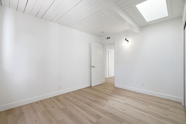 Building Photo - Light-Filled Home on Expansive Lot in Top-Rated School District with Vaulted Ceilings & Entertain...