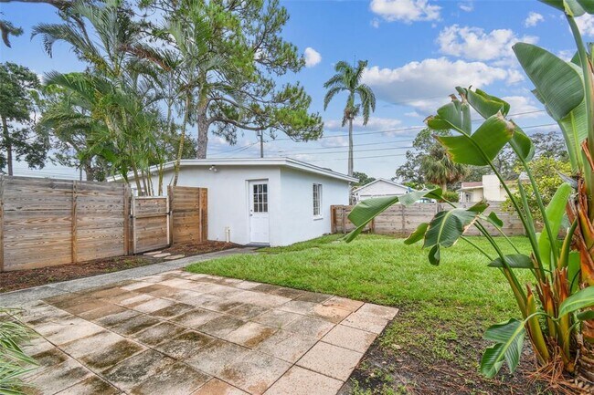 Building Photo - 275 Mateo Way NE