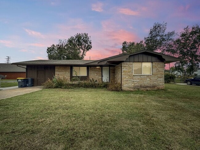 Primary Photo - 610 W C St