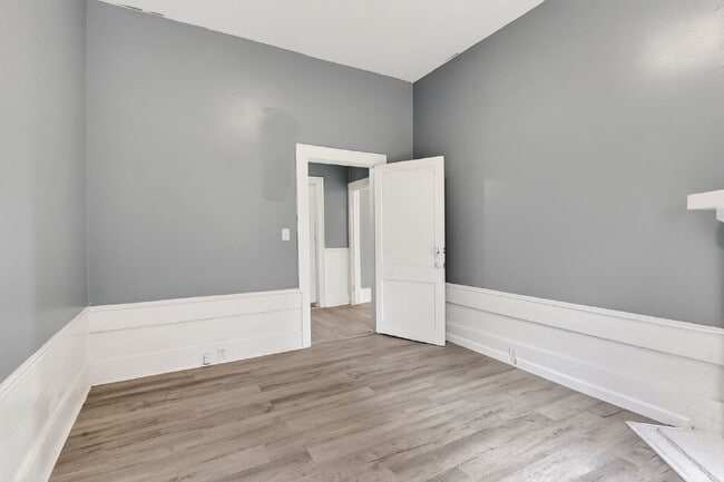 Building Photo - 409 Meadow Rd