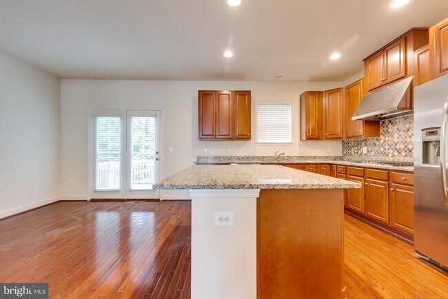 Building Photo - 2655 Glenriver Way