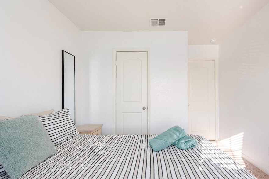 Building Photo - 3203 Spice Meadow
